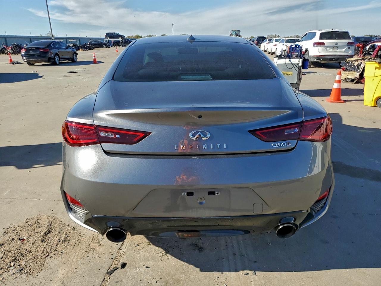 2018 Infiniti Q60 Red Sport 400 - Image 6