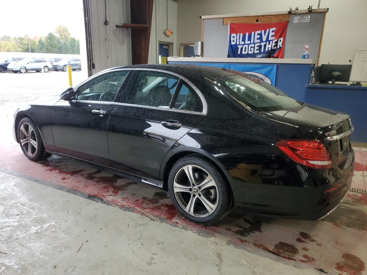 2018 Mercedes-Benz E 300 4Matic - Фото 2