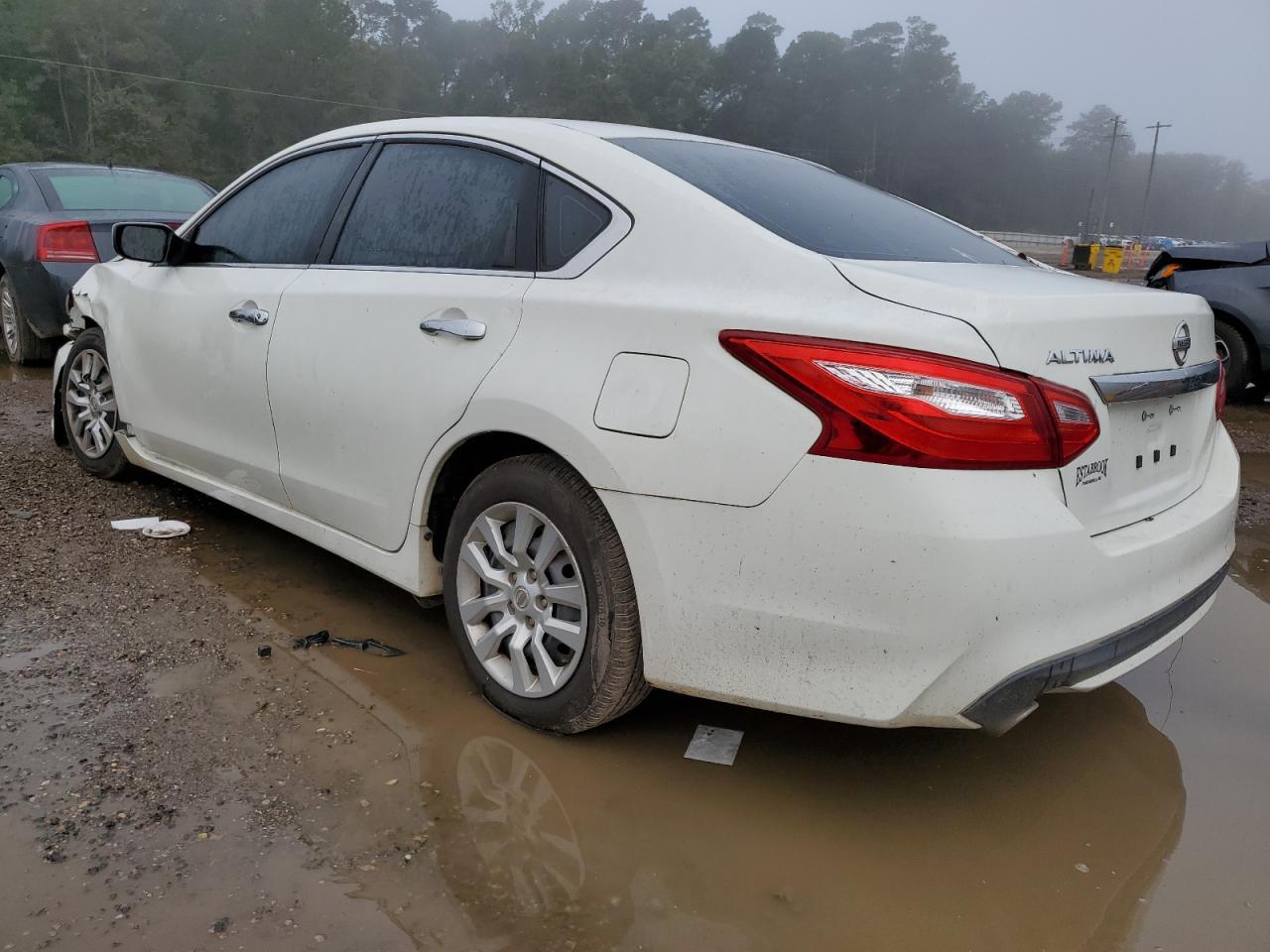 2016 Nissan Altima 2.5 - Image 2