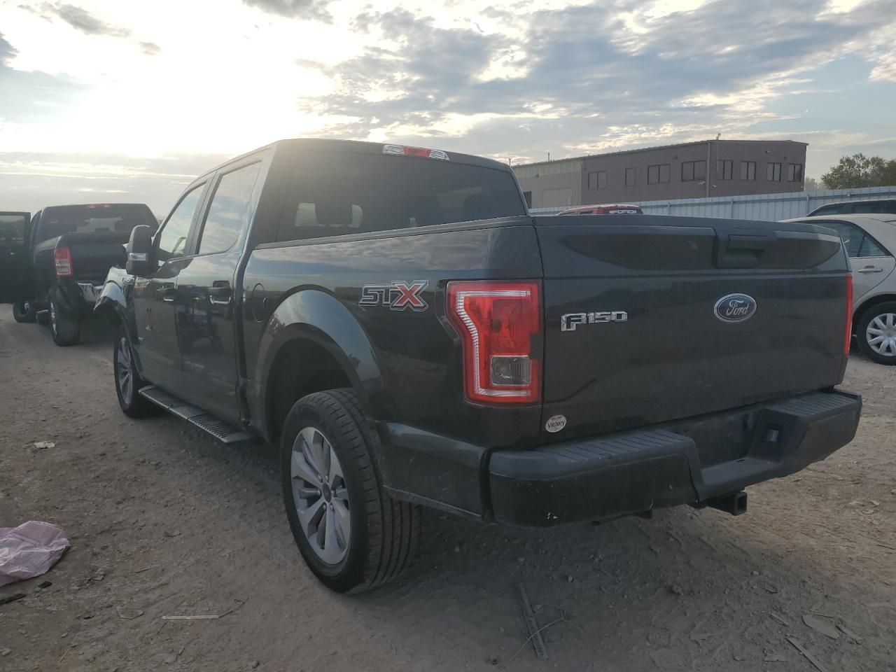2017 Ford F150 Supercrew - Фото 2