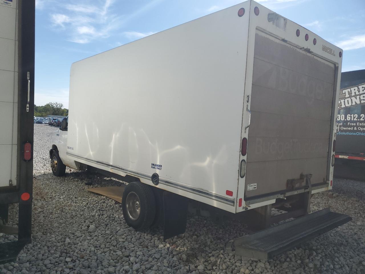 2016 Ford Econoline E350 Super Duty Cutaway Van - Image 2