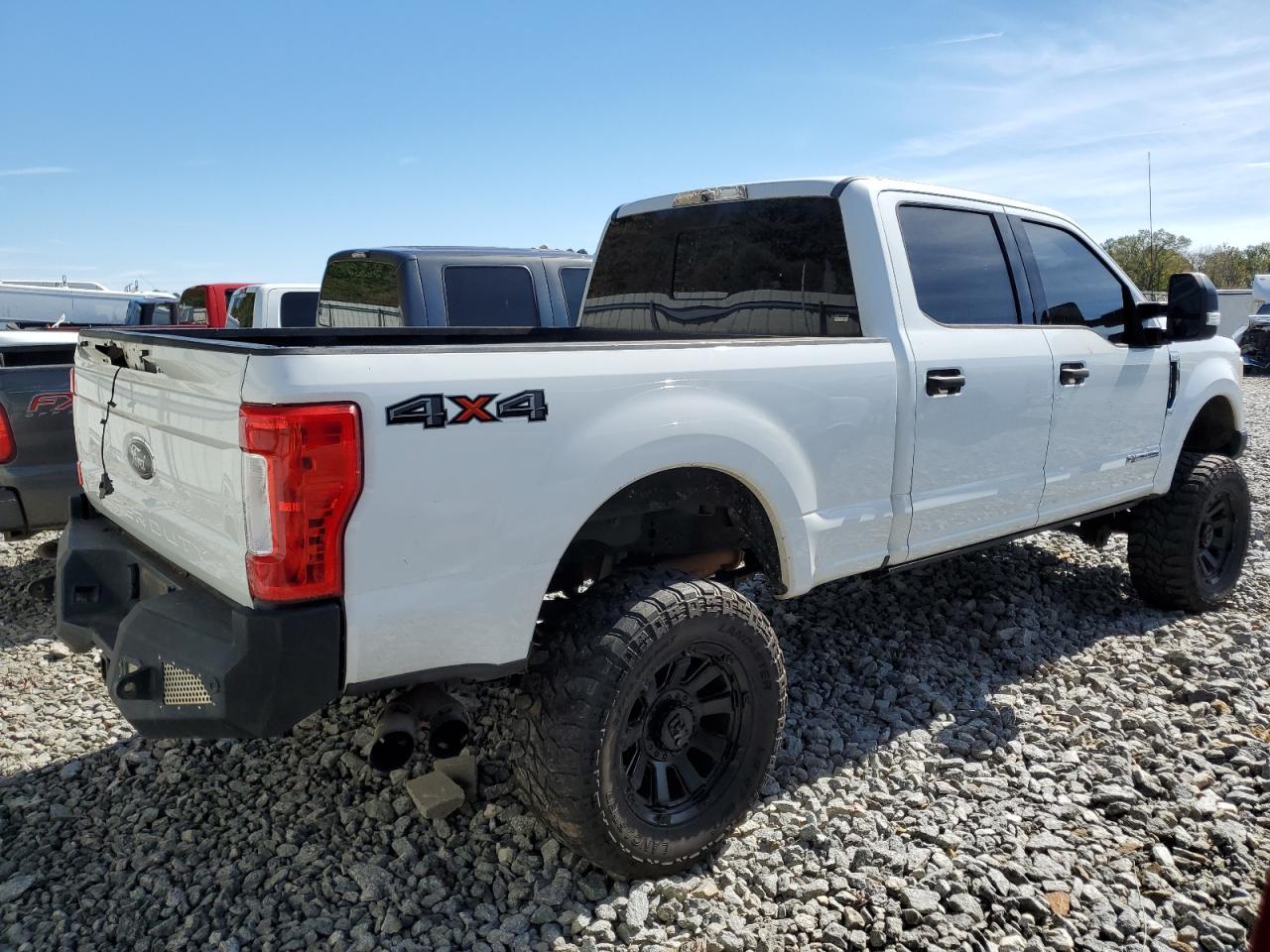 2017 Ford F250 Super Duty - Фото 3