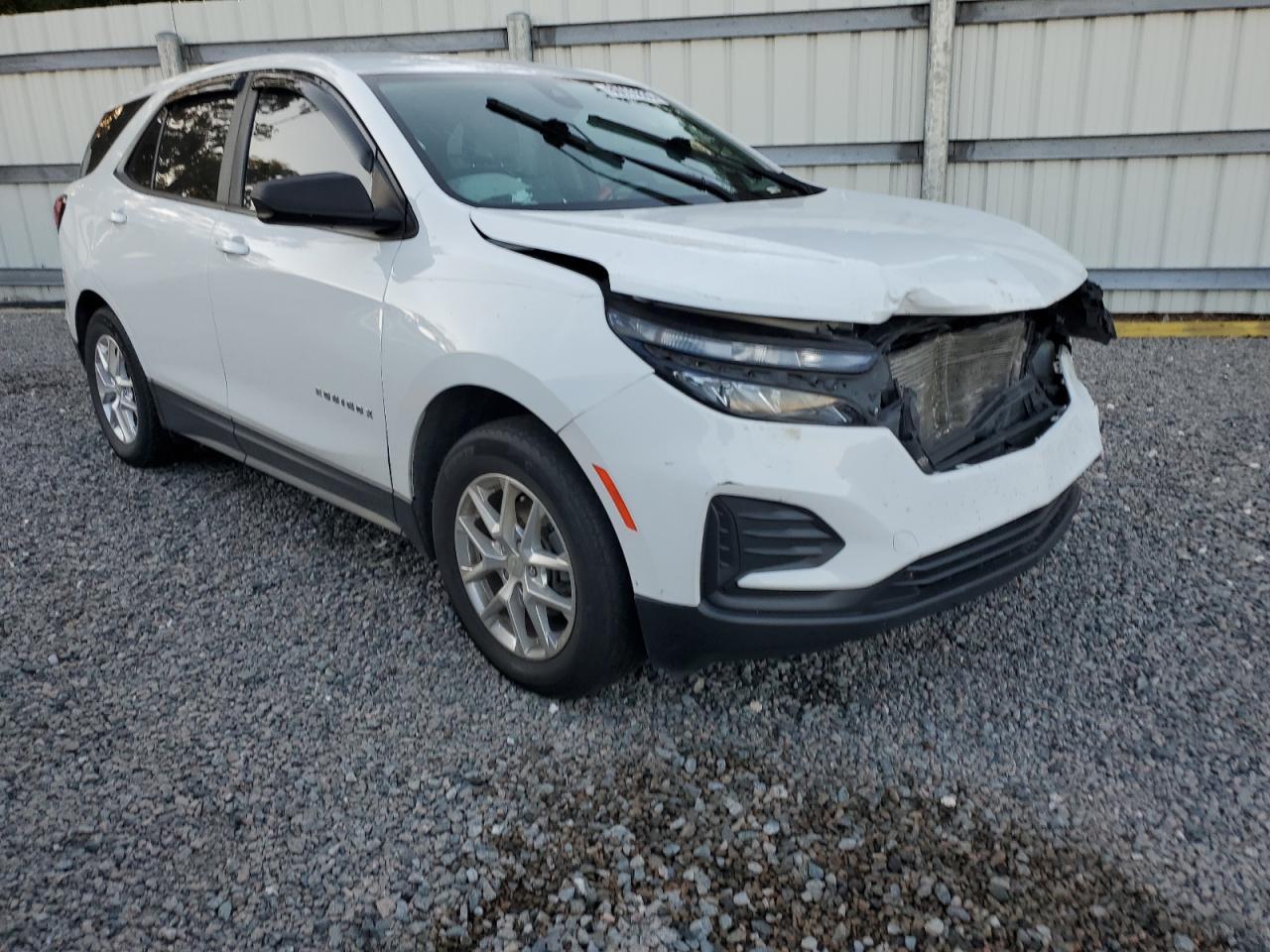 2022 Chevrolet Equinox Ls - Image 4