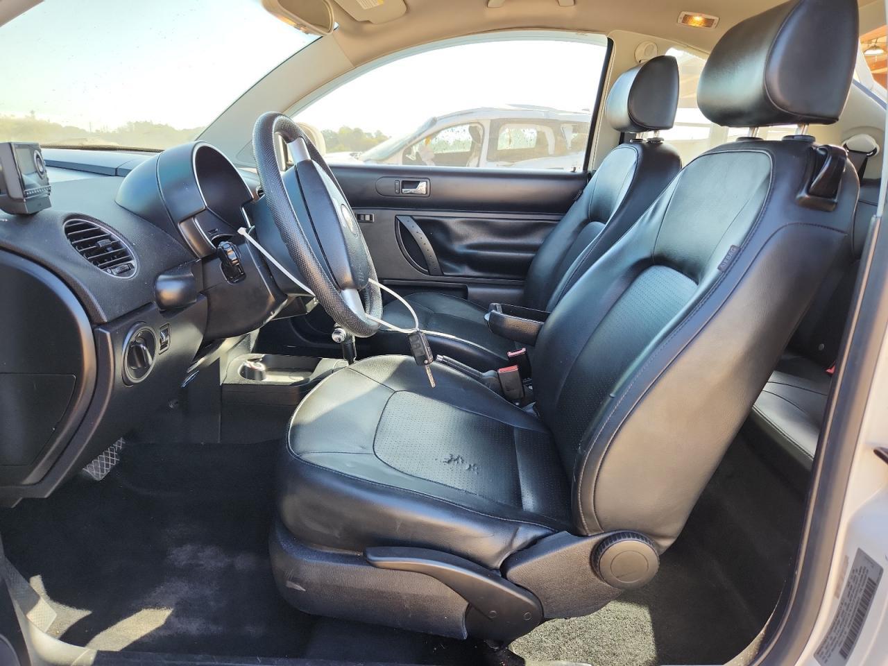 2010 Volkswagen New Beetle - Фото 7