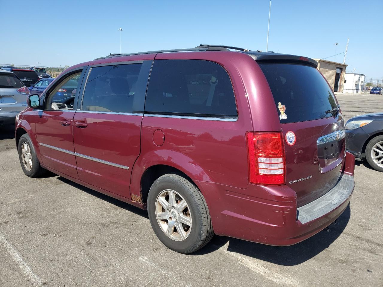 2009 Chrysler Town & Country Touring - Фото 2
