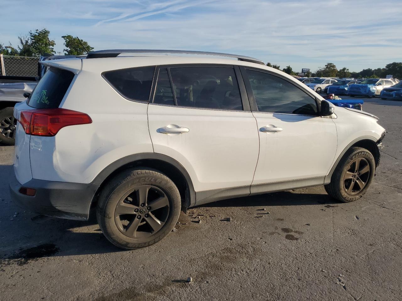 2015 Toyota Rav4 Xle - Image 3