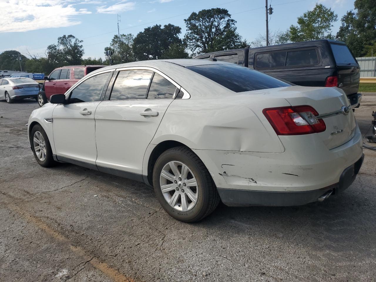 2011 Ford Taurus Se - Фото 2