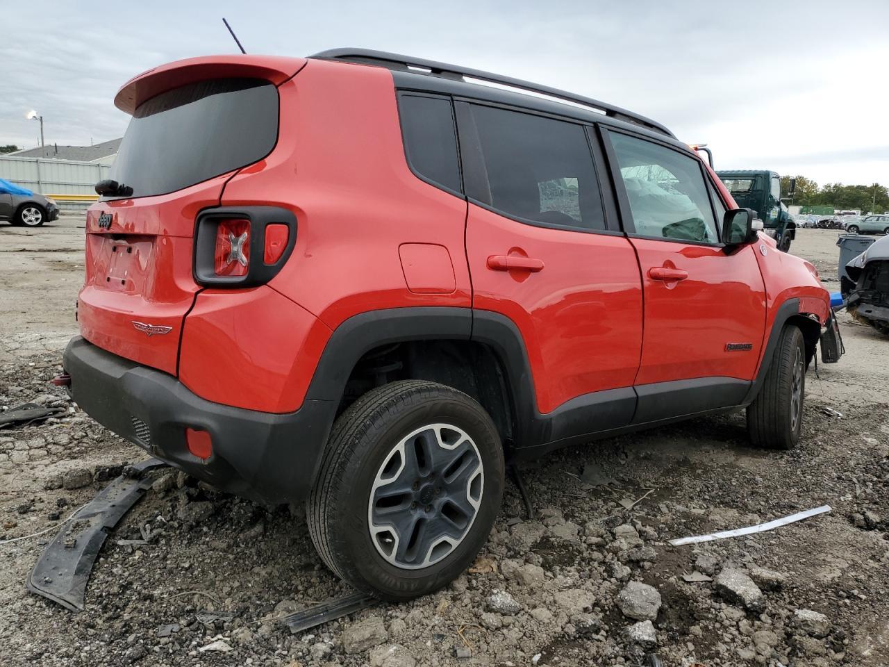 2015 Jeep Renegade Trailhawk - Image 3
