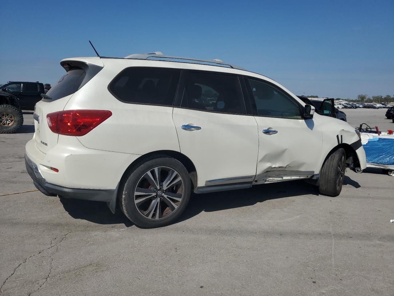 2017 Nissan Pathfinder S - Фото 3