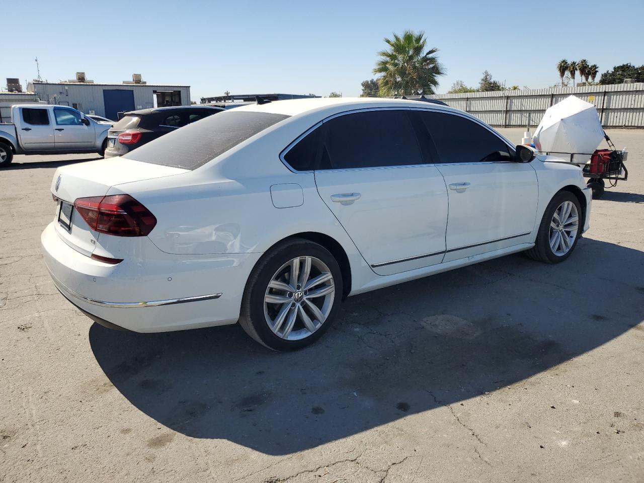 2018 Volkswagen Passat Sel Premium - Фото 3