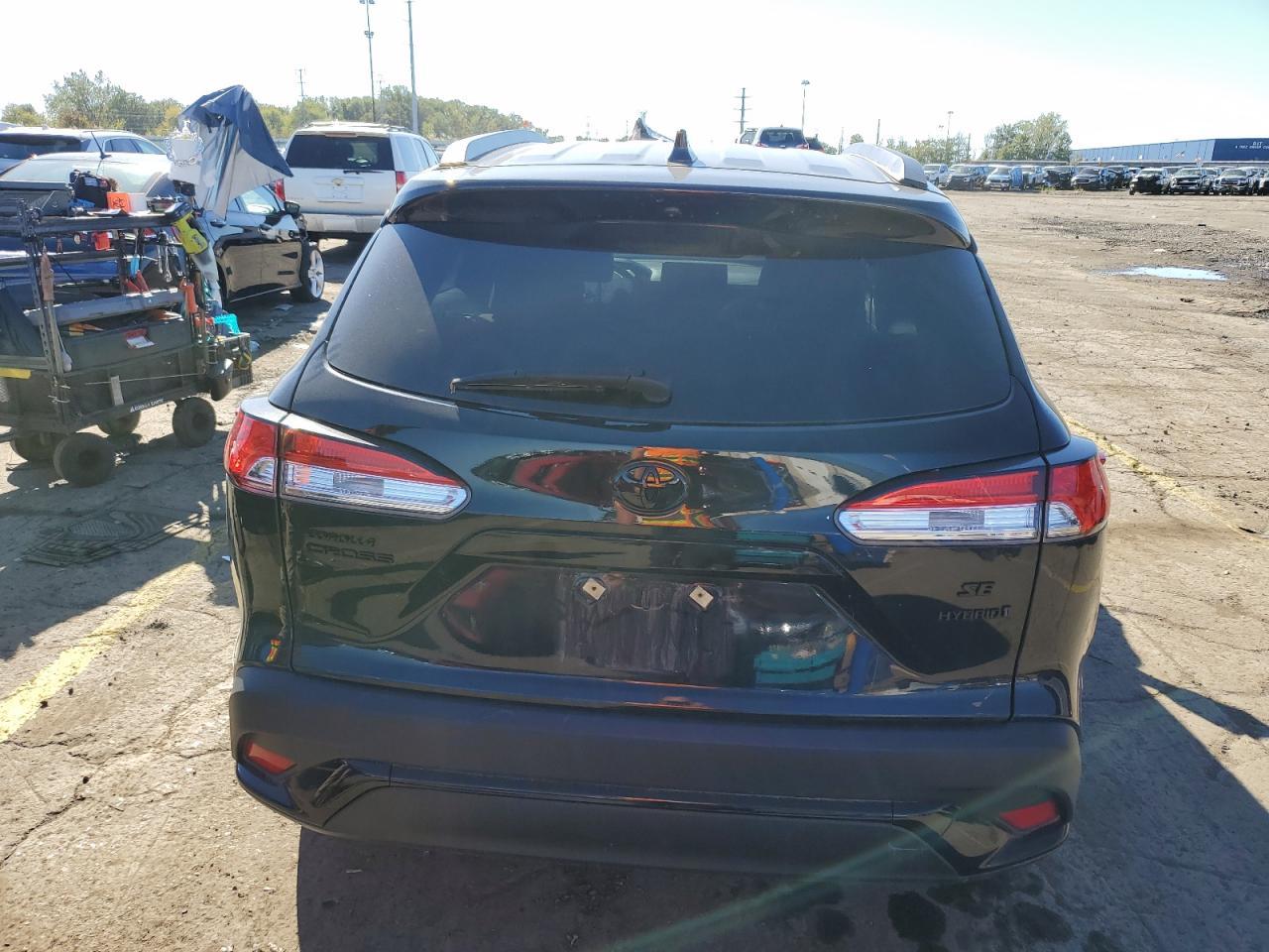 2023 Toyota Corolla Cross Le - Image 6