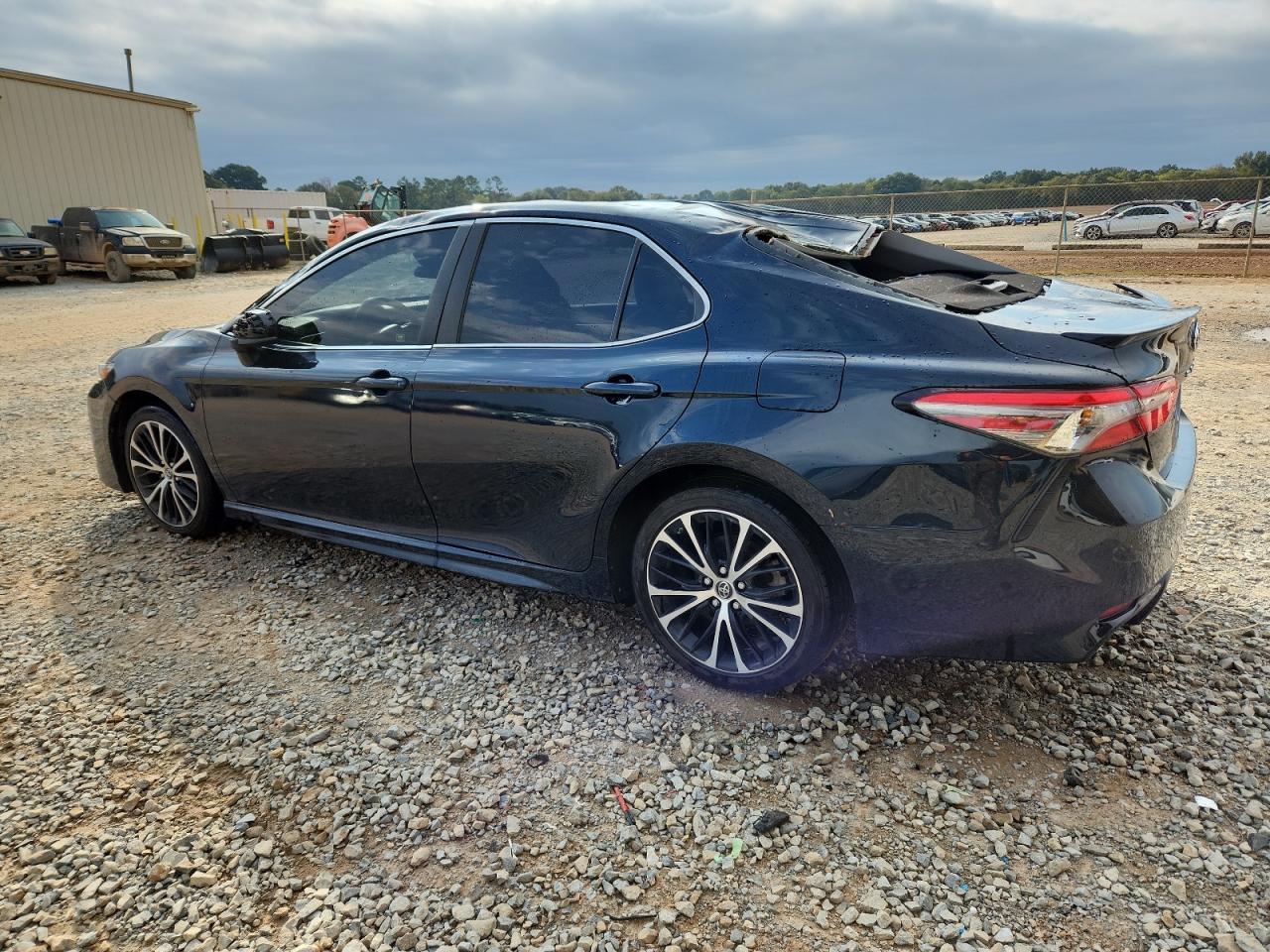2018 Toyota Camry L - Image 2