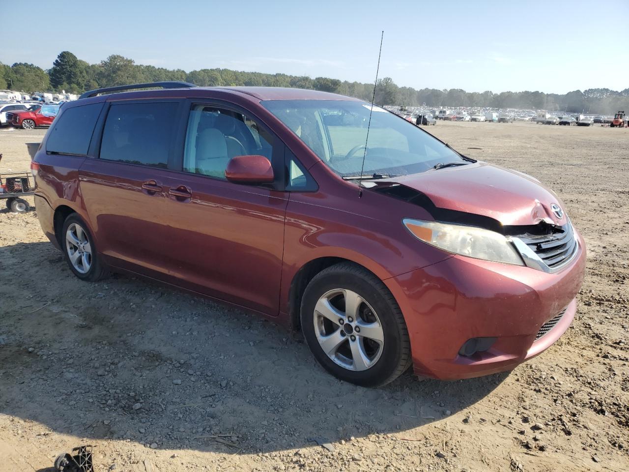 2014 Toyota Sienna Le - Image 4