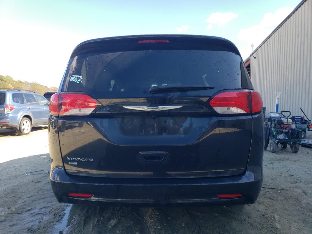 2022 Chrysler Voyager Lx - Image 6