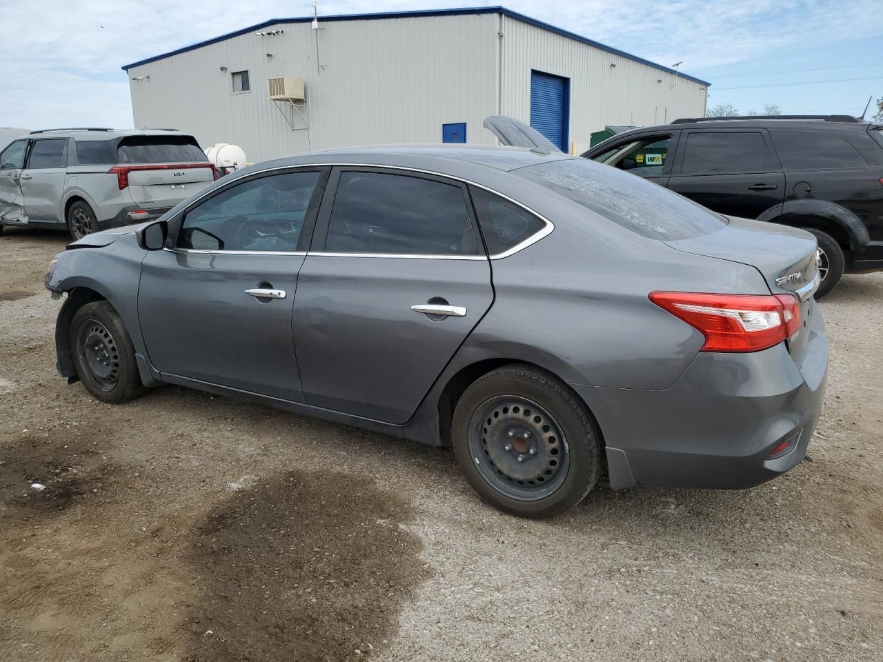 2017 Nissan Sentra S - Фото 2