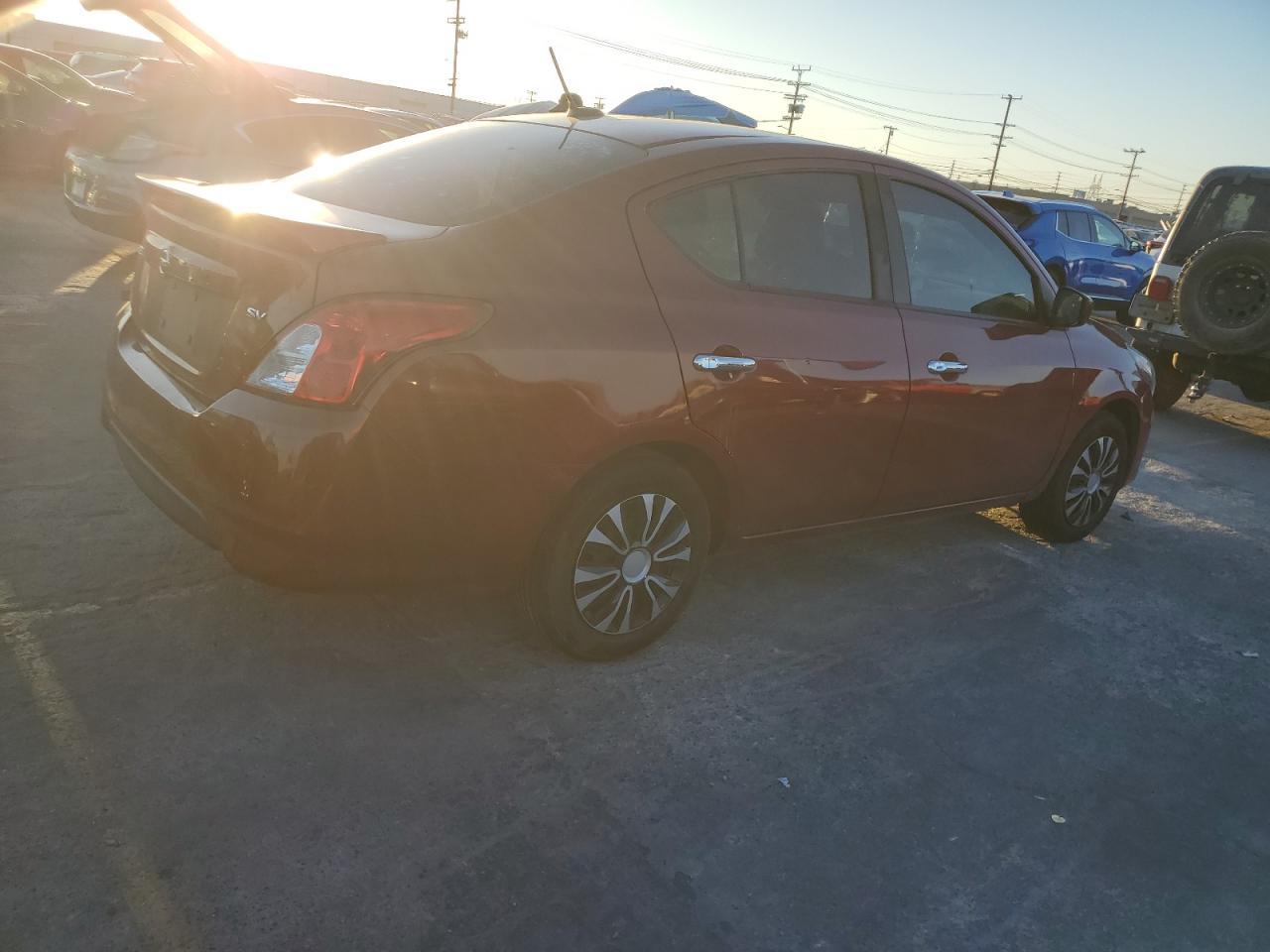 2018 Nissan Versa S - Фото 3