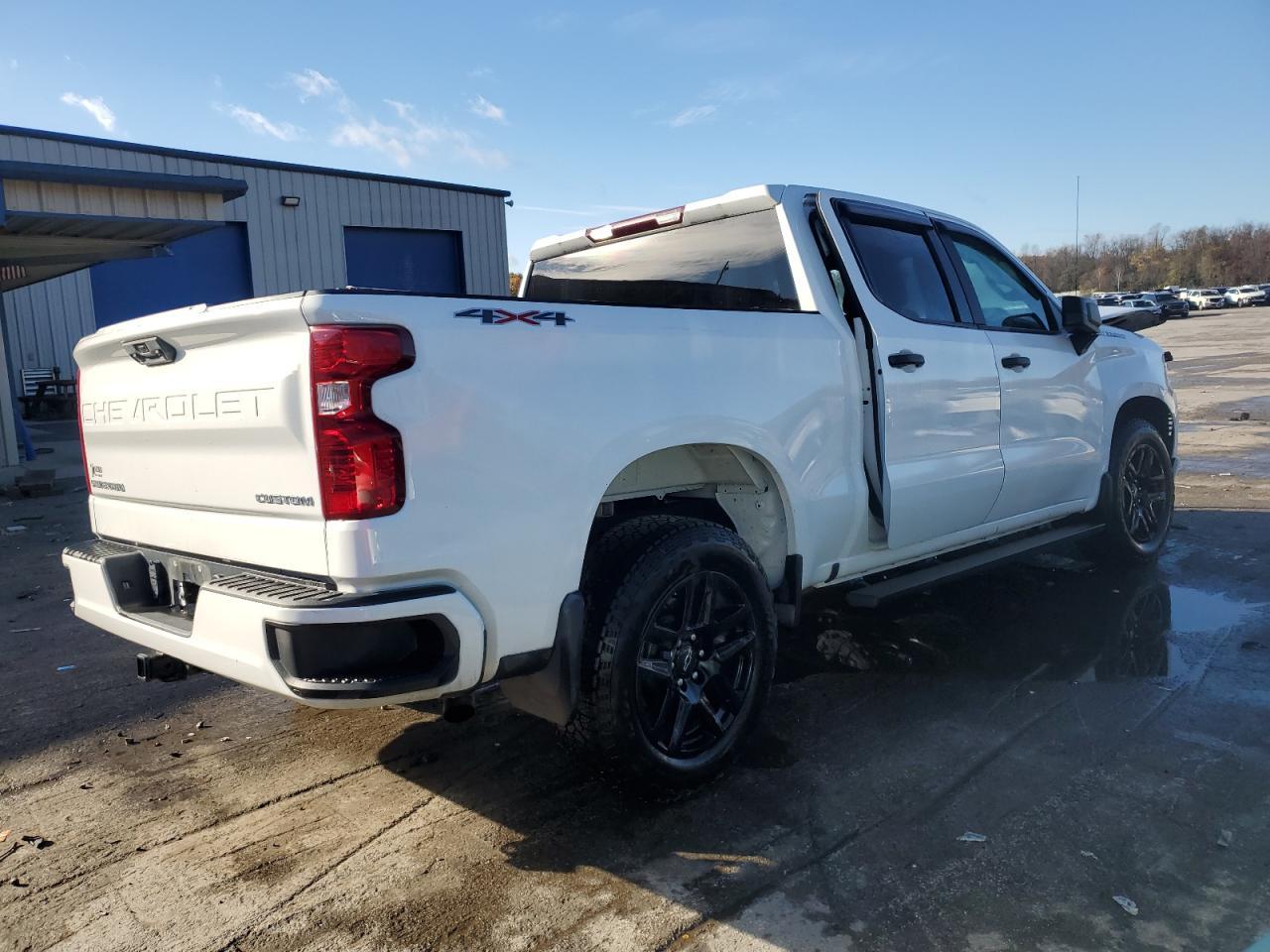 2022 Chevrolet Silverado K1500 Custom - Фото 3