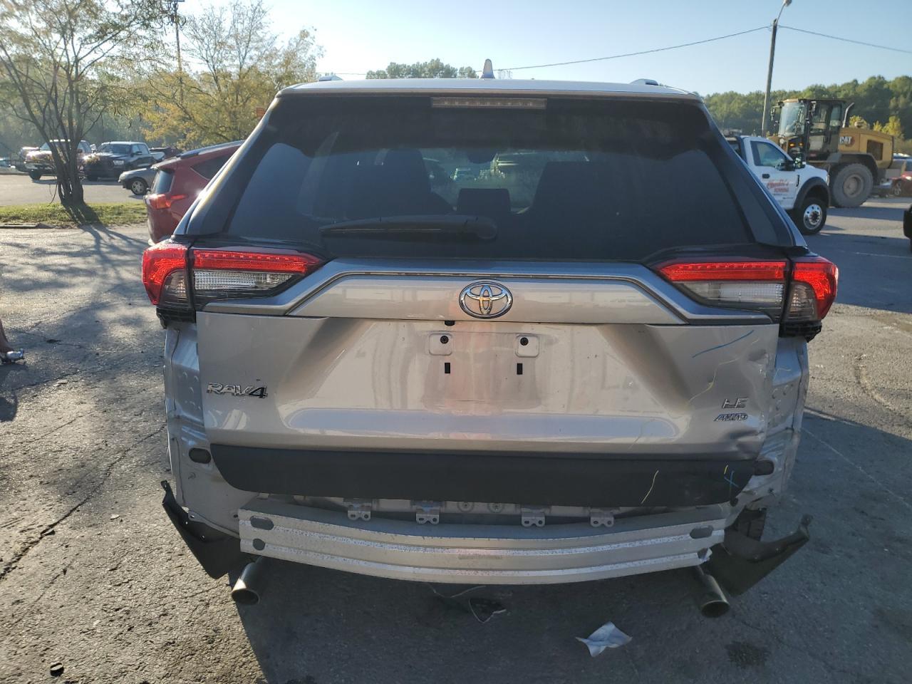 2021 Toyota Rav4 Le - Фото 6