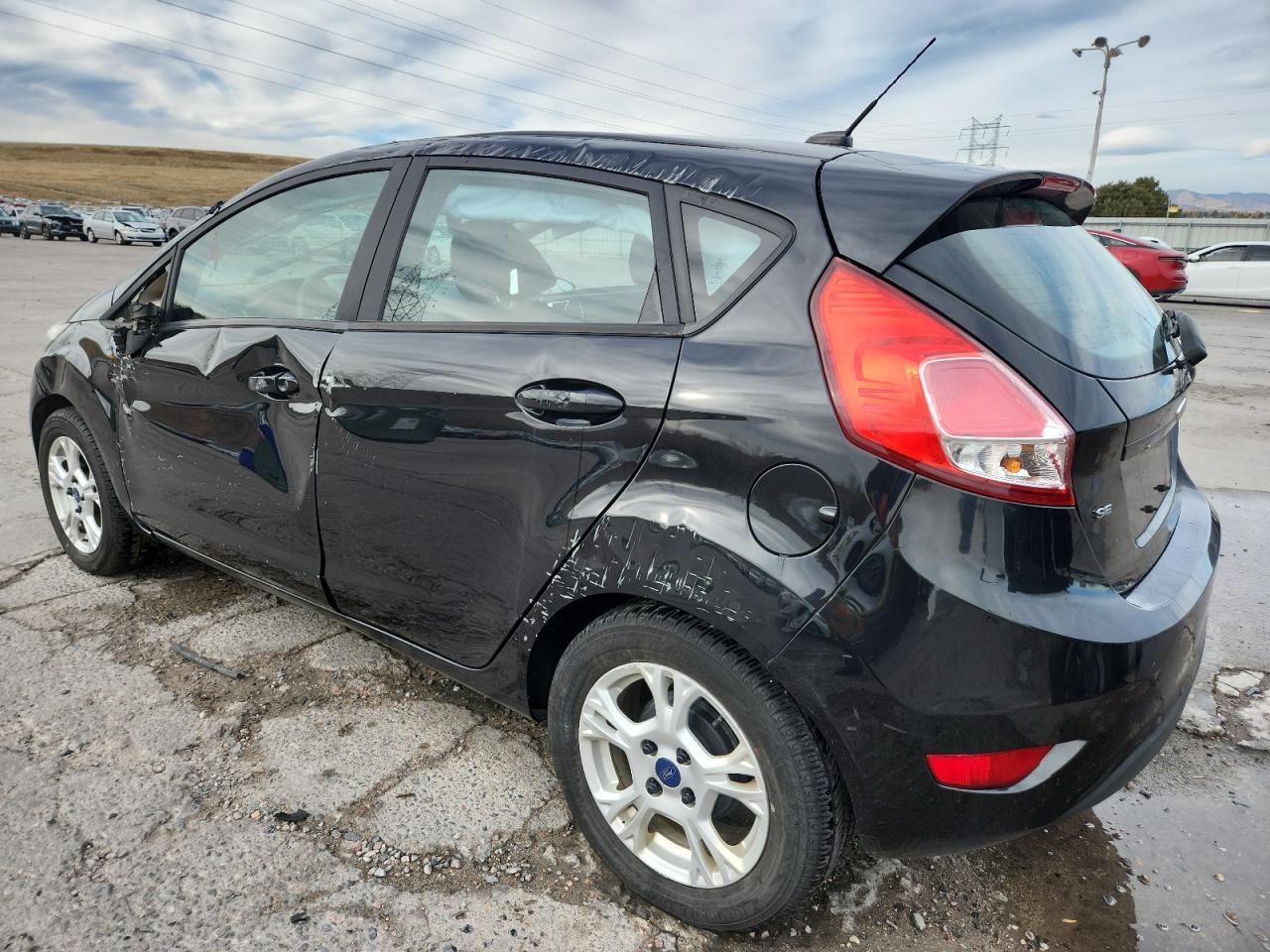 2015 Ford Fiesta Se - Image 2