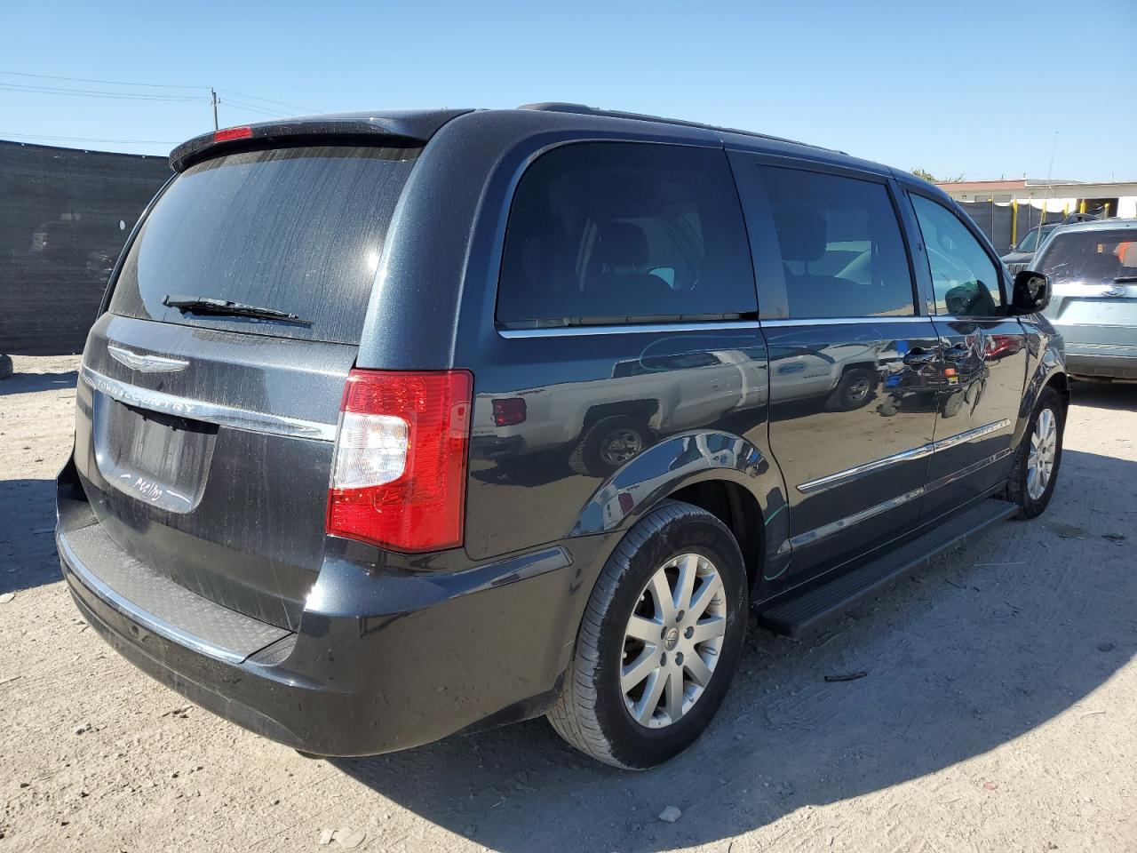 2014 Chrysler Town & Country Touring - Фото 3