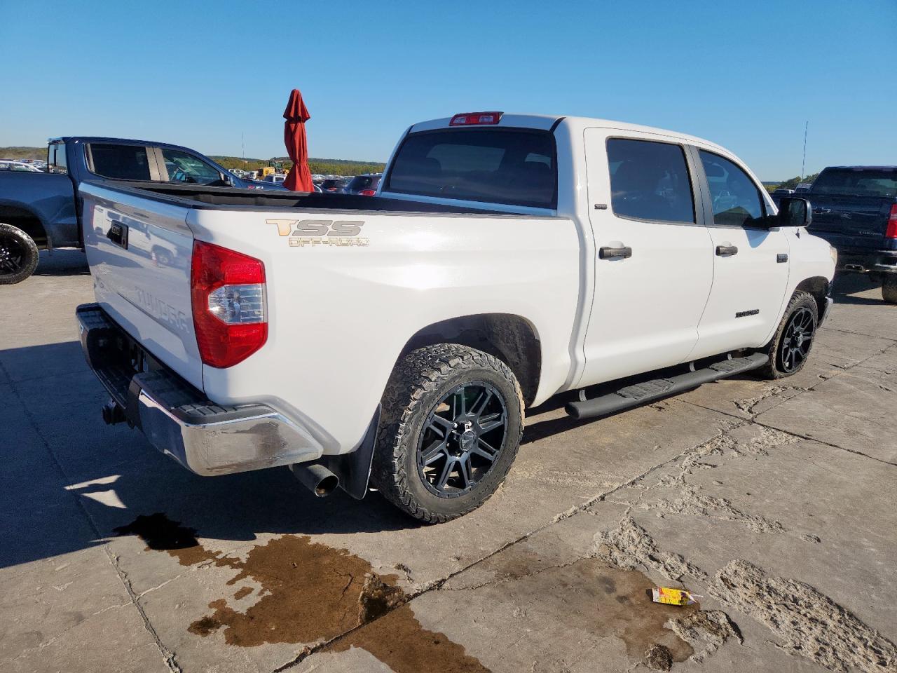 2018 Toyota Tundra Crewmax Sr5 - Image 3