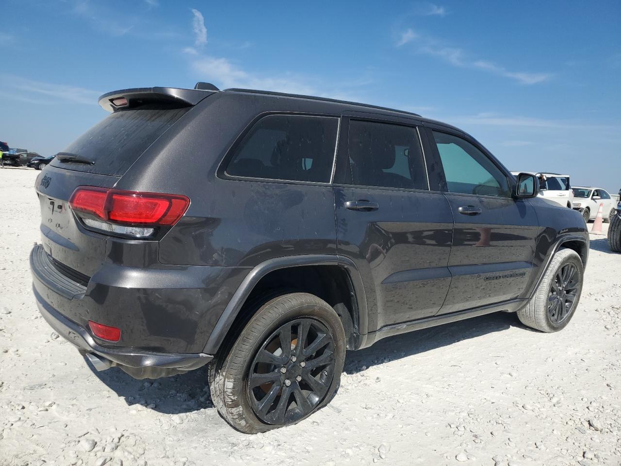 2019 Jeep Grand Cherokee Laredo - Image 3