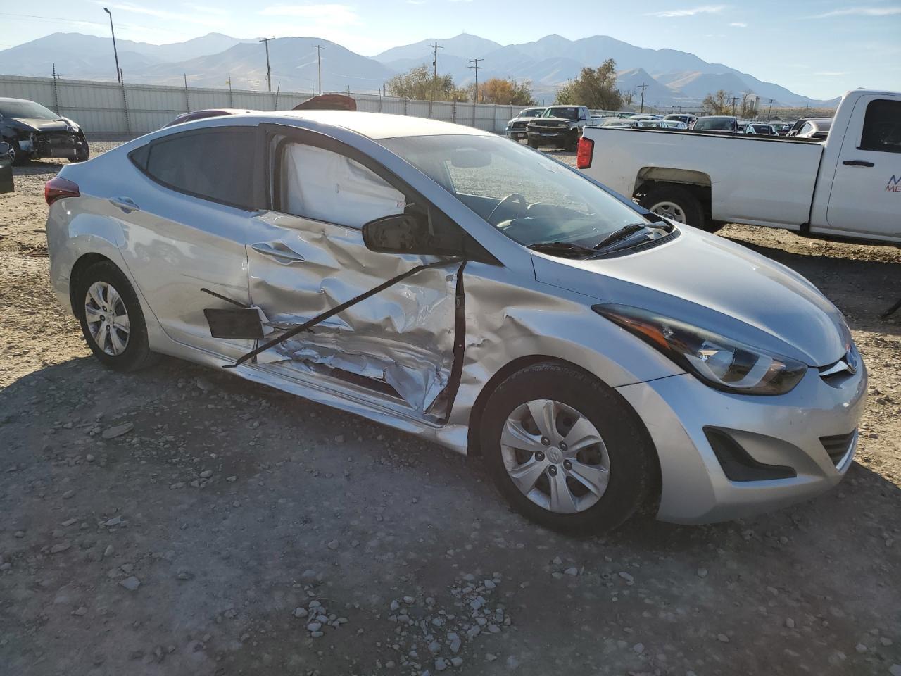 2016 Hyundai Elantra Se - Image 4