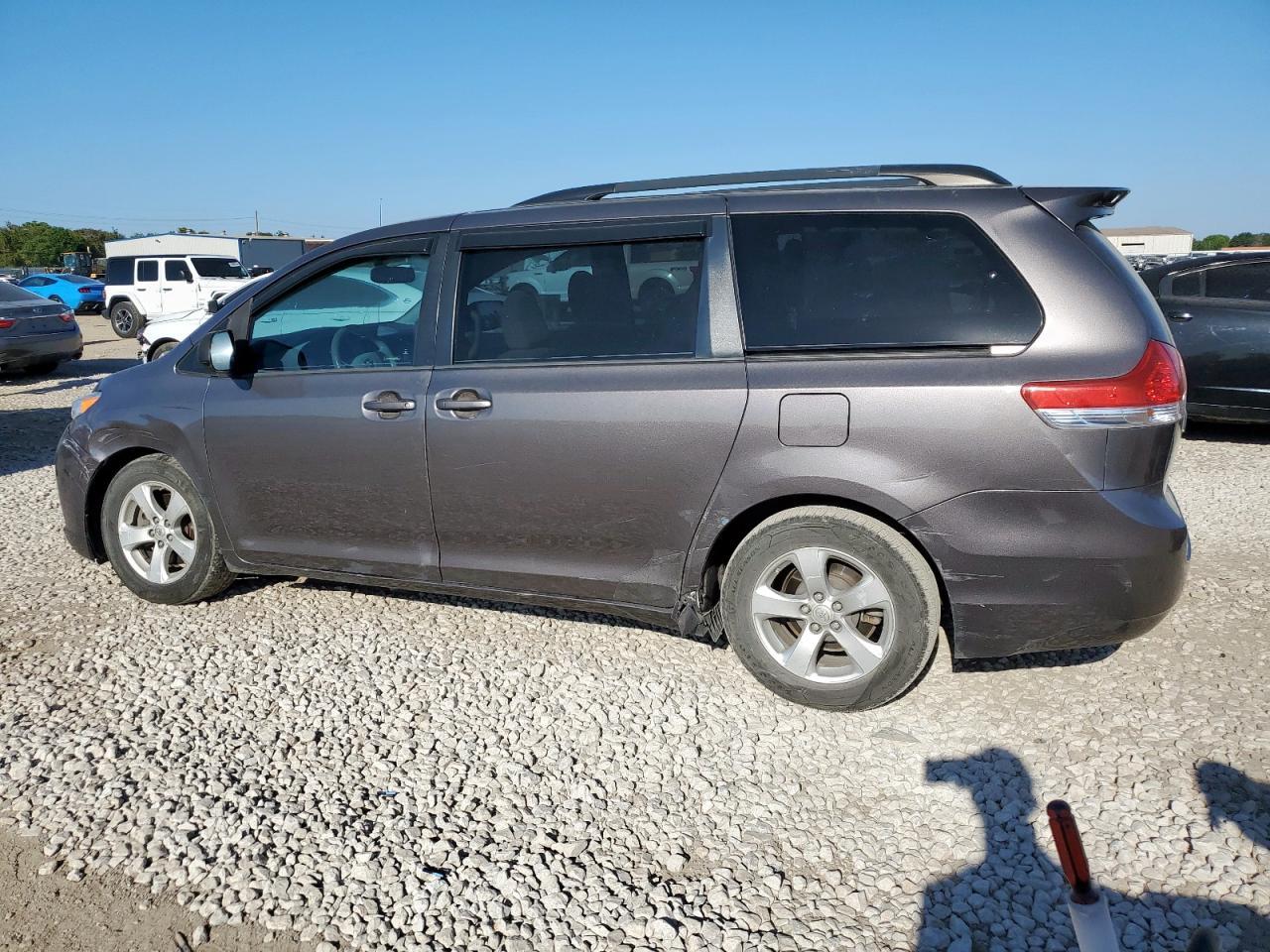 2013 Toyota Sienna Le - Фото 2