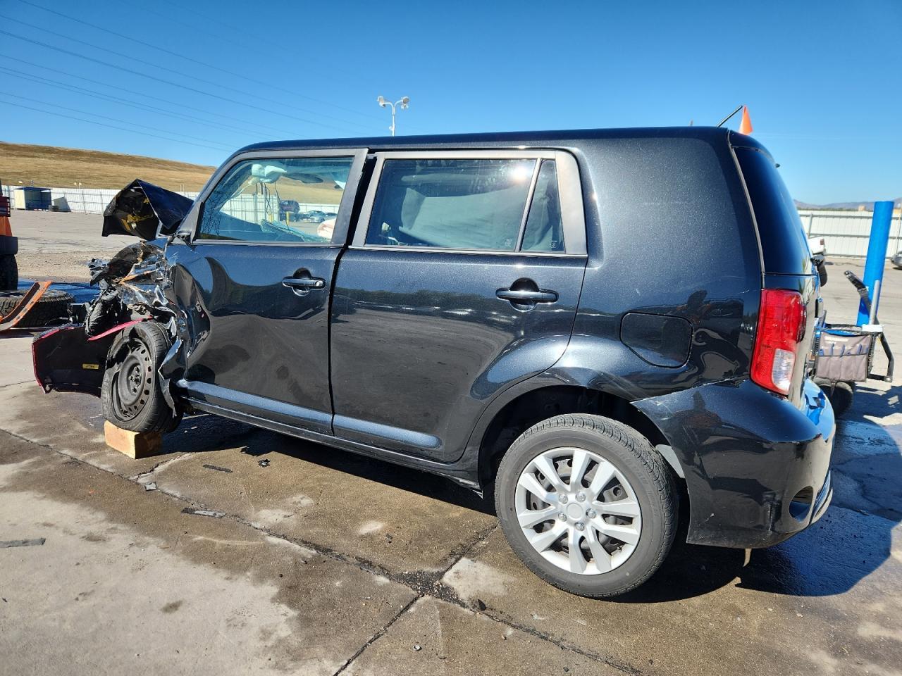 2015 Toyota Scion Xb - Image 2