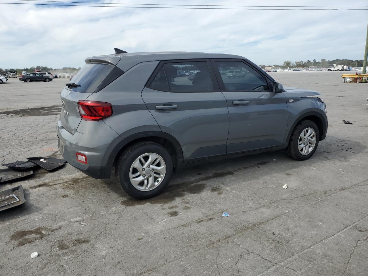 2022 Hyundai Venue Se - Image 3