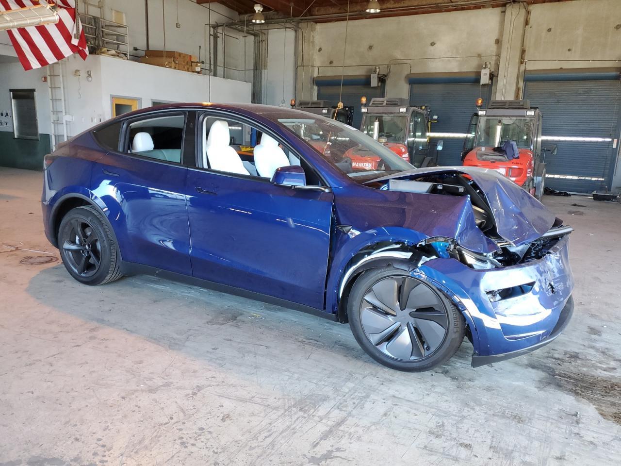 2026 Tesla Model Y - Фото 4