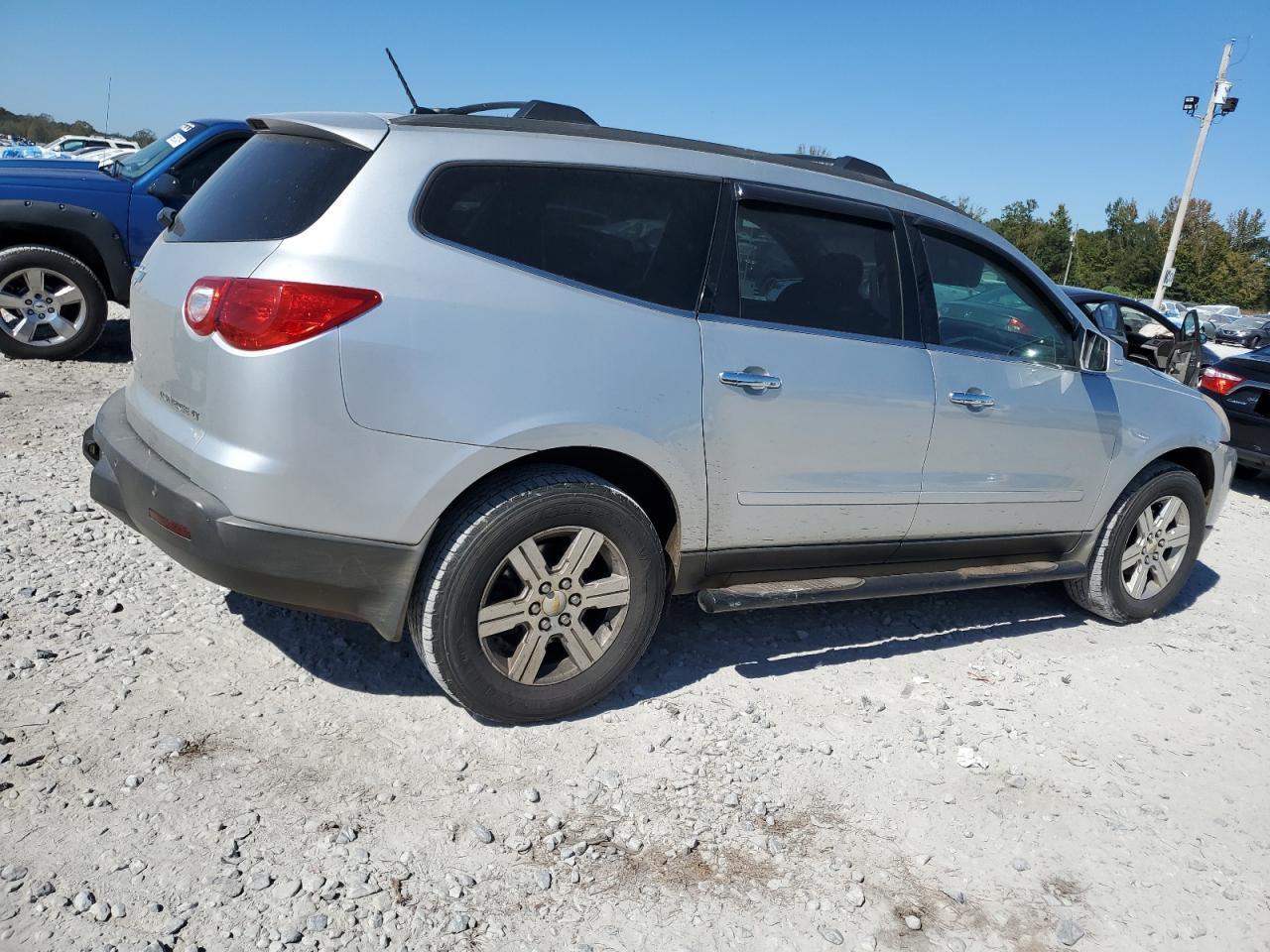 2011 Chevrolet Traverse Lt - Image 3
