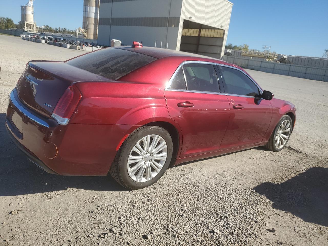 2018 Chrysler 300 Touring - Фото 3