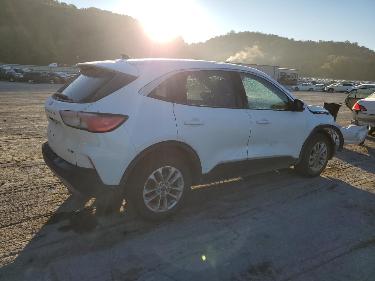 2020 Ford Escape Se - Фото 3