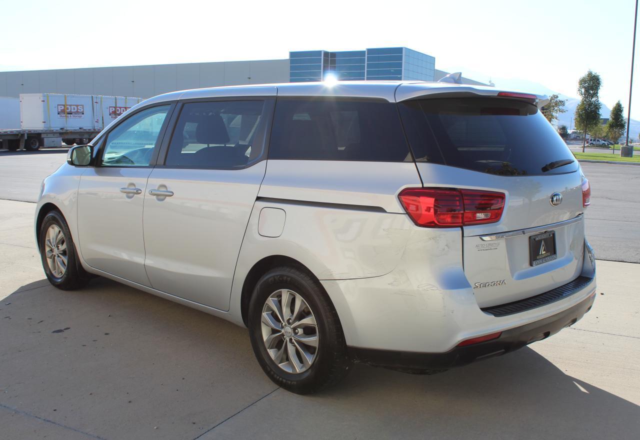 2020 Kia Sedona Lx - Image 4