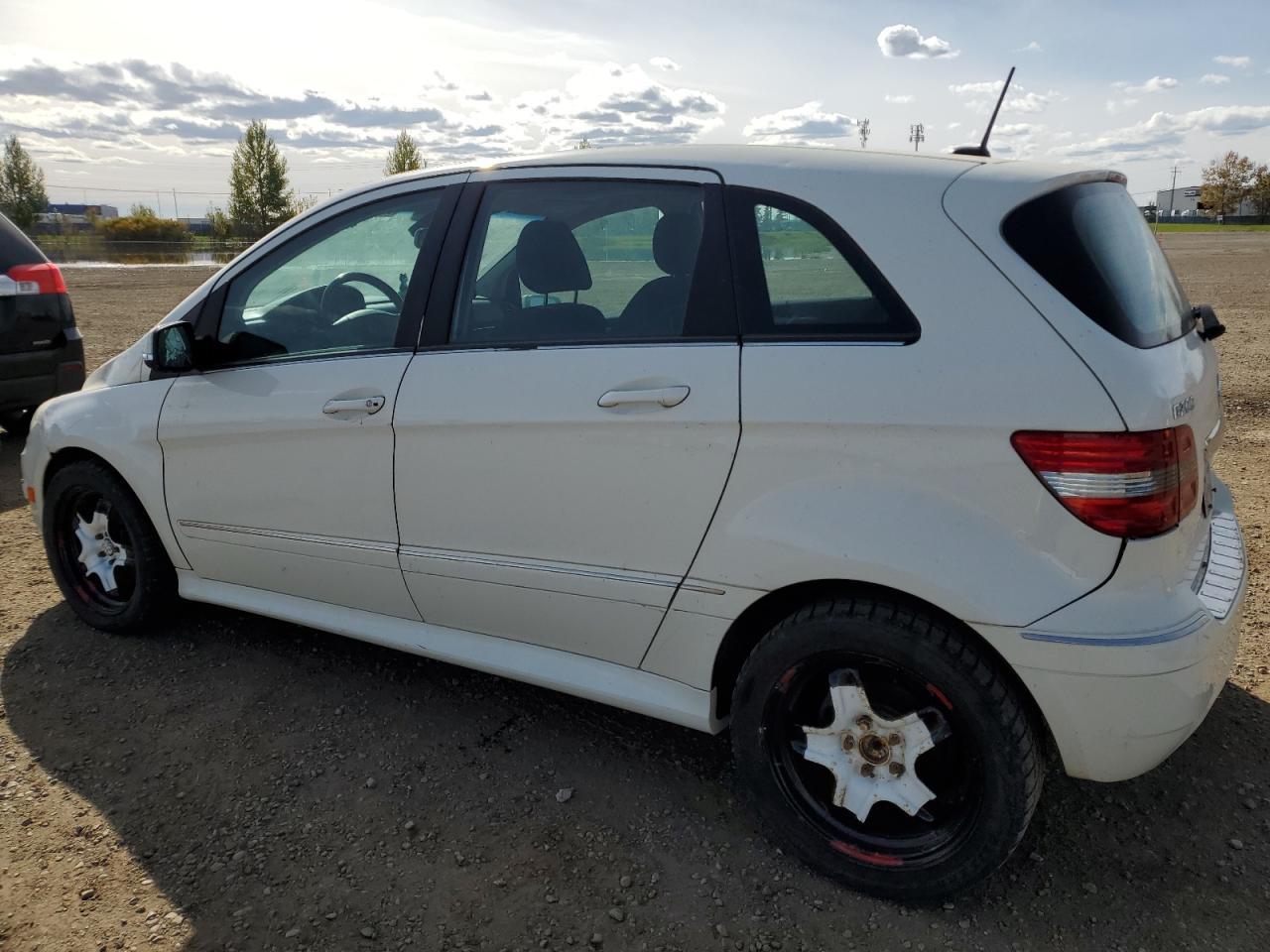 2011 Mercedes-Benz B200 - Image 2