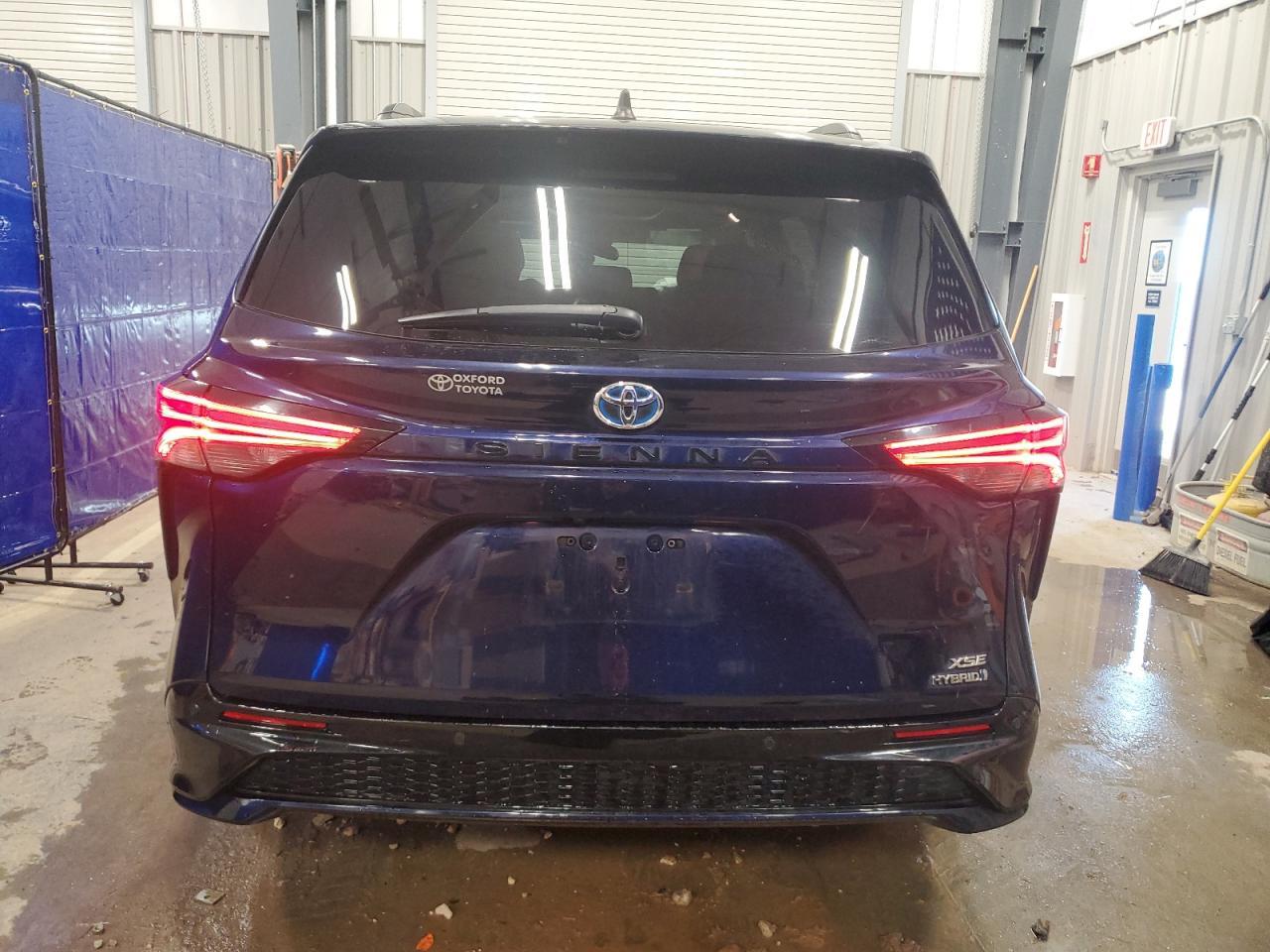 2021 Toyota Sienna Xse - Фото 6