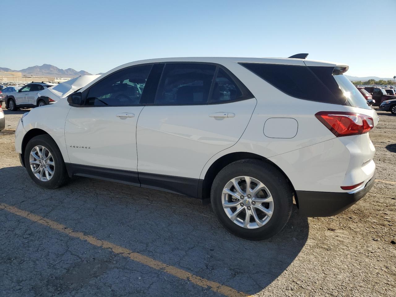 2018 Chevrolet Equinox Ls - Фото 2