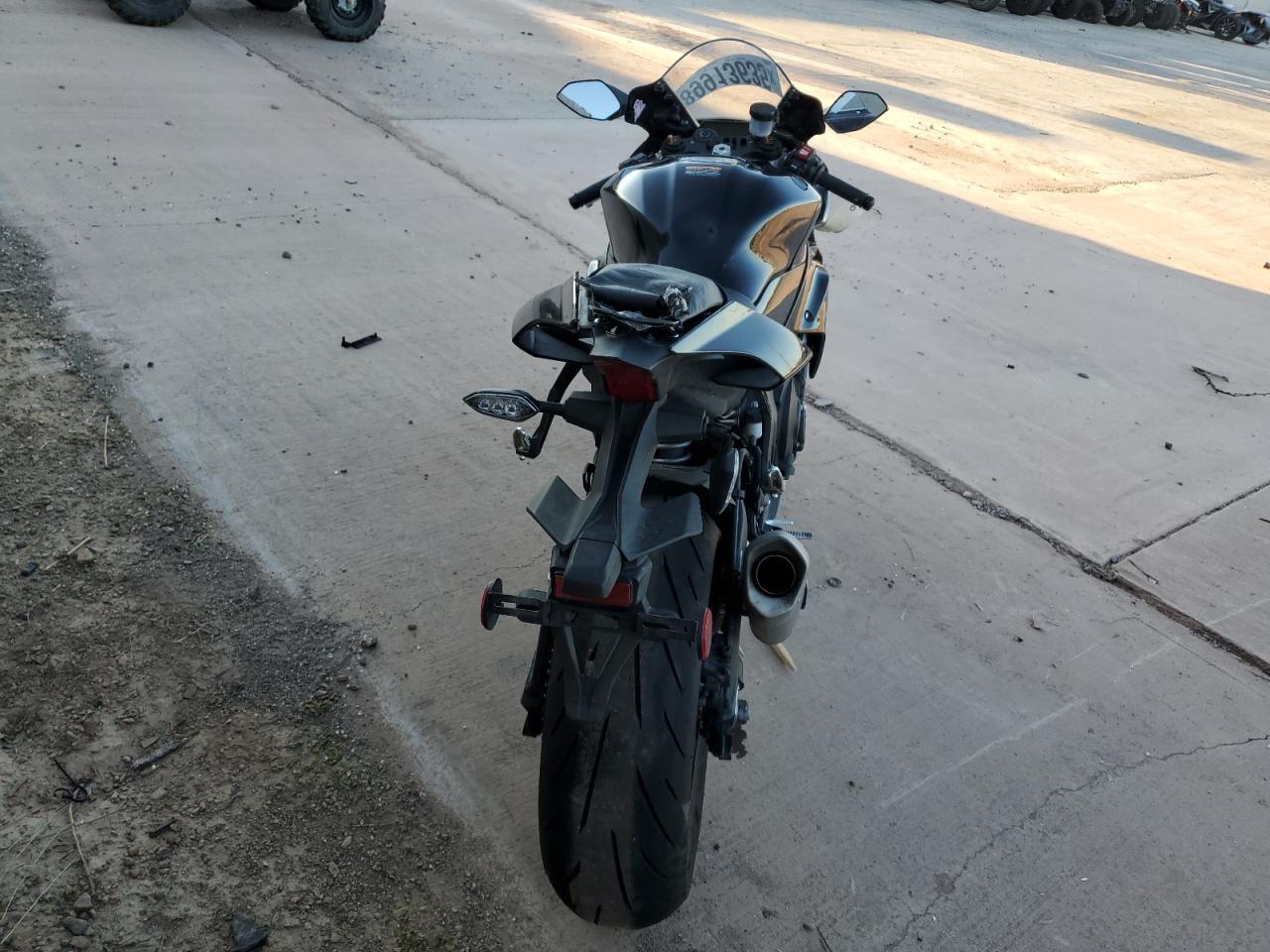 2024 Yamaha Yzfr1 - Фото 4