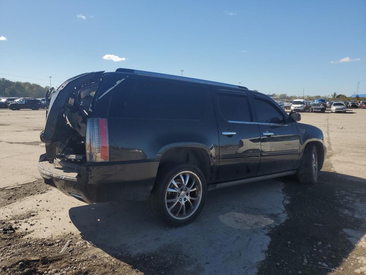 2014 Cadillac Escalade Esv Premium - Image 3