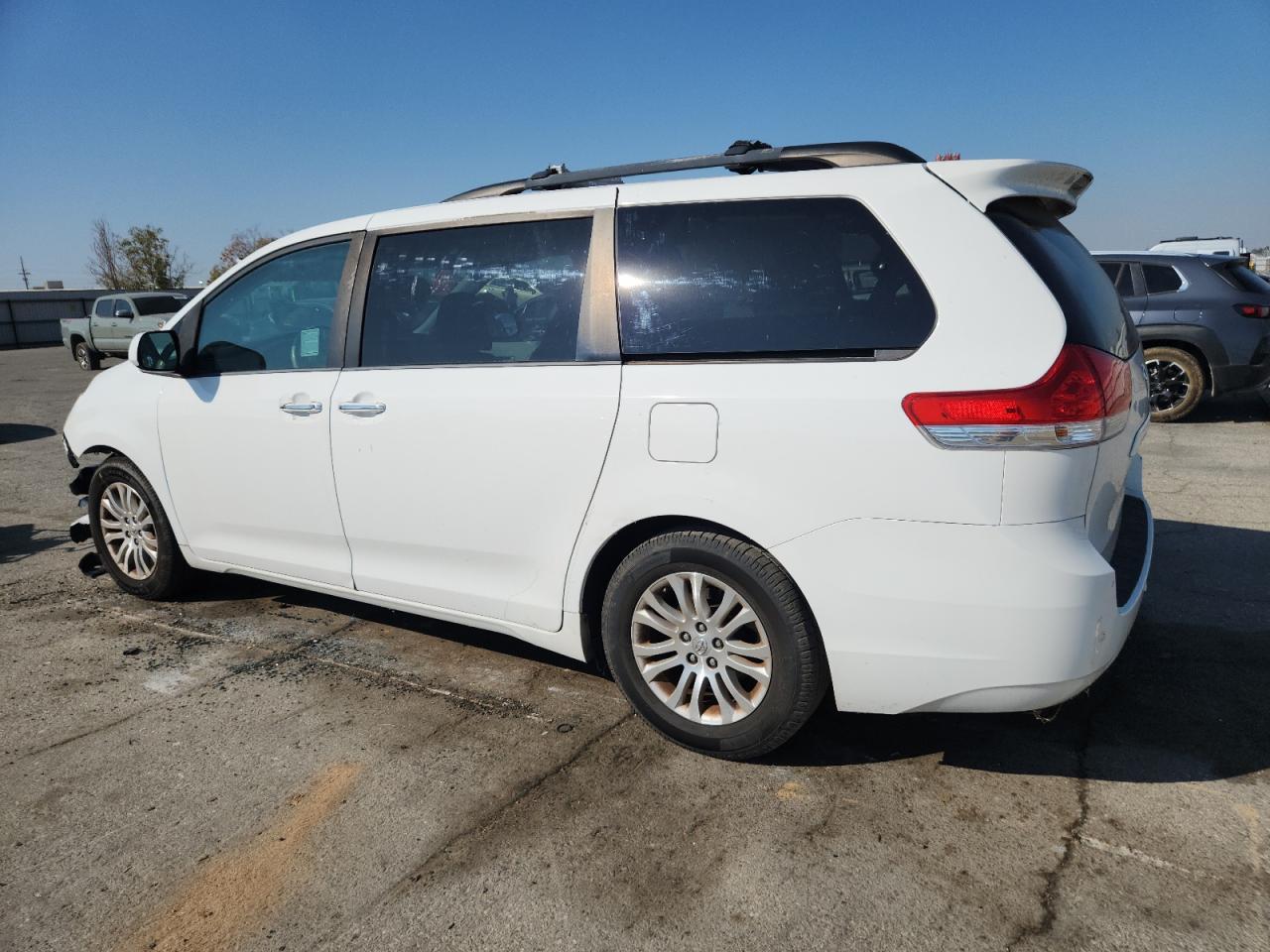 2013 Toyota Sienna Xle - Фото 2