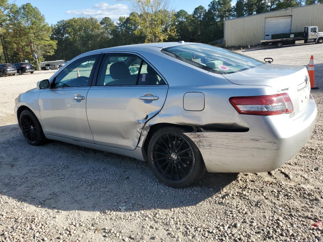 2010 Toyota Camry Base - Фото 2