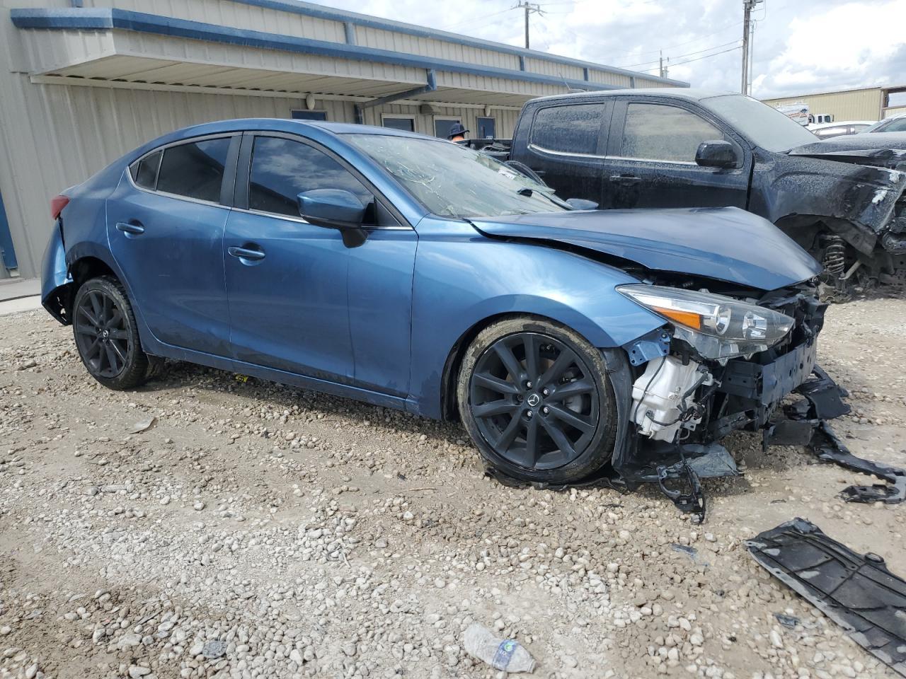 2018 Mazda 3 Touring - Image 4