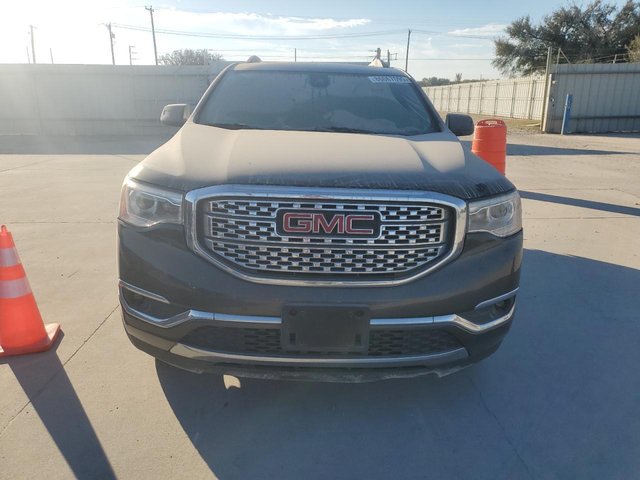 2019 GMC Acadia Denali - Image 5