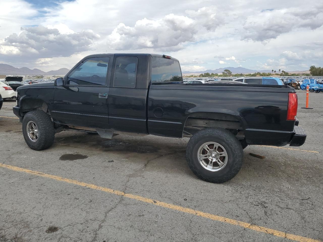 1998 Chevrolet Gmt-400 K1500 - Image 2