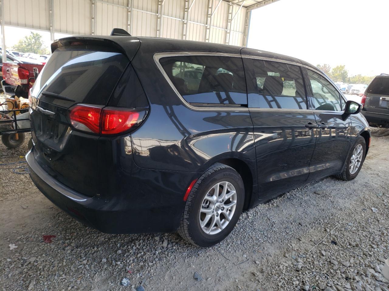 2023 Chrysler Voyager Lx - Image 3