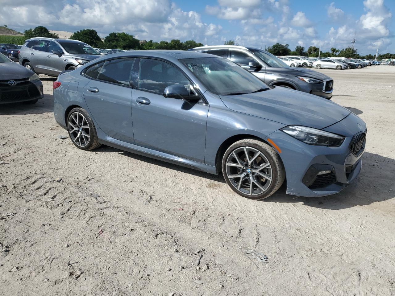 2022 BMW 228Xi - Фото 4