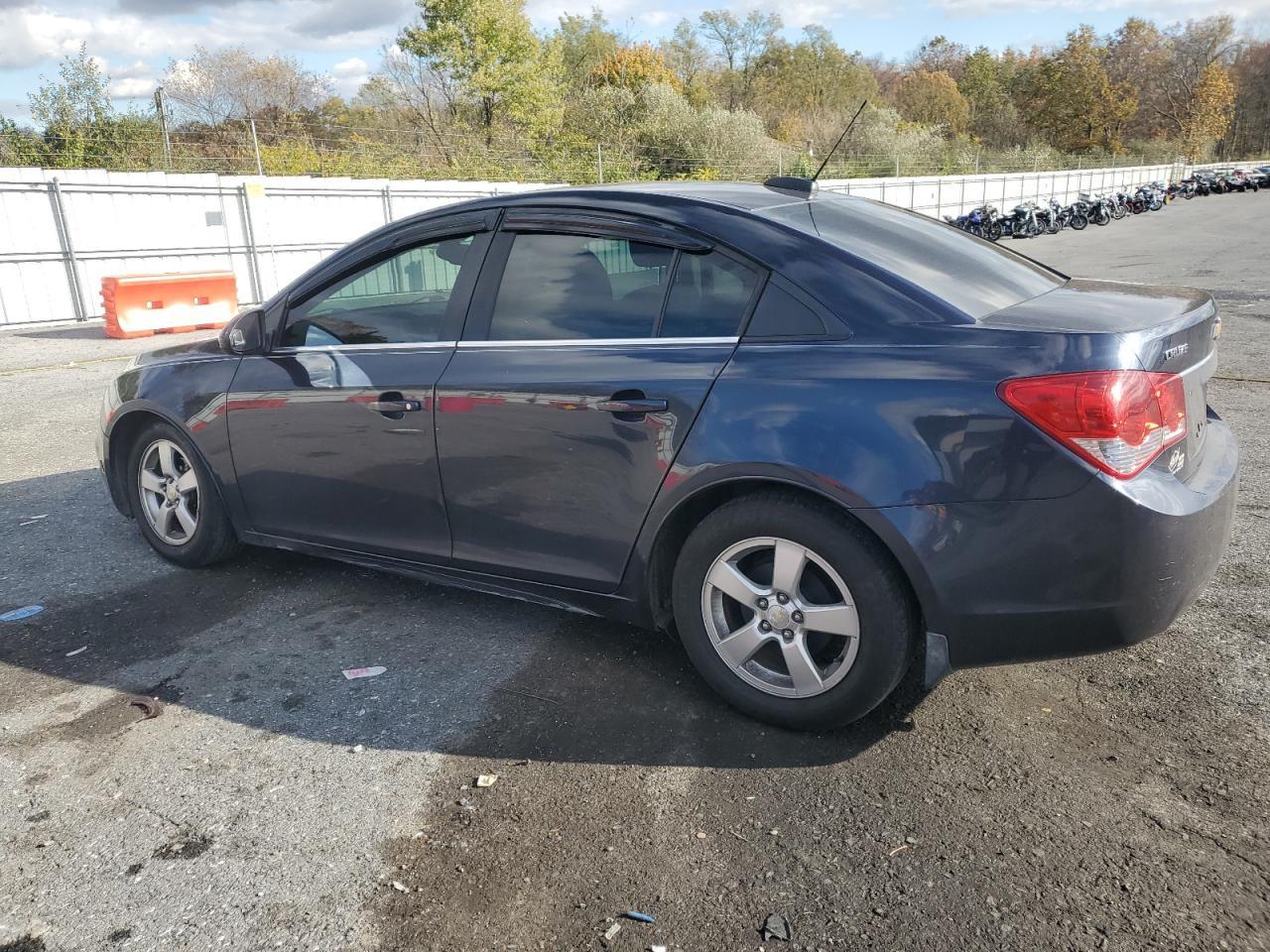 2015 Chevrolet Cruze Lt - Image 2