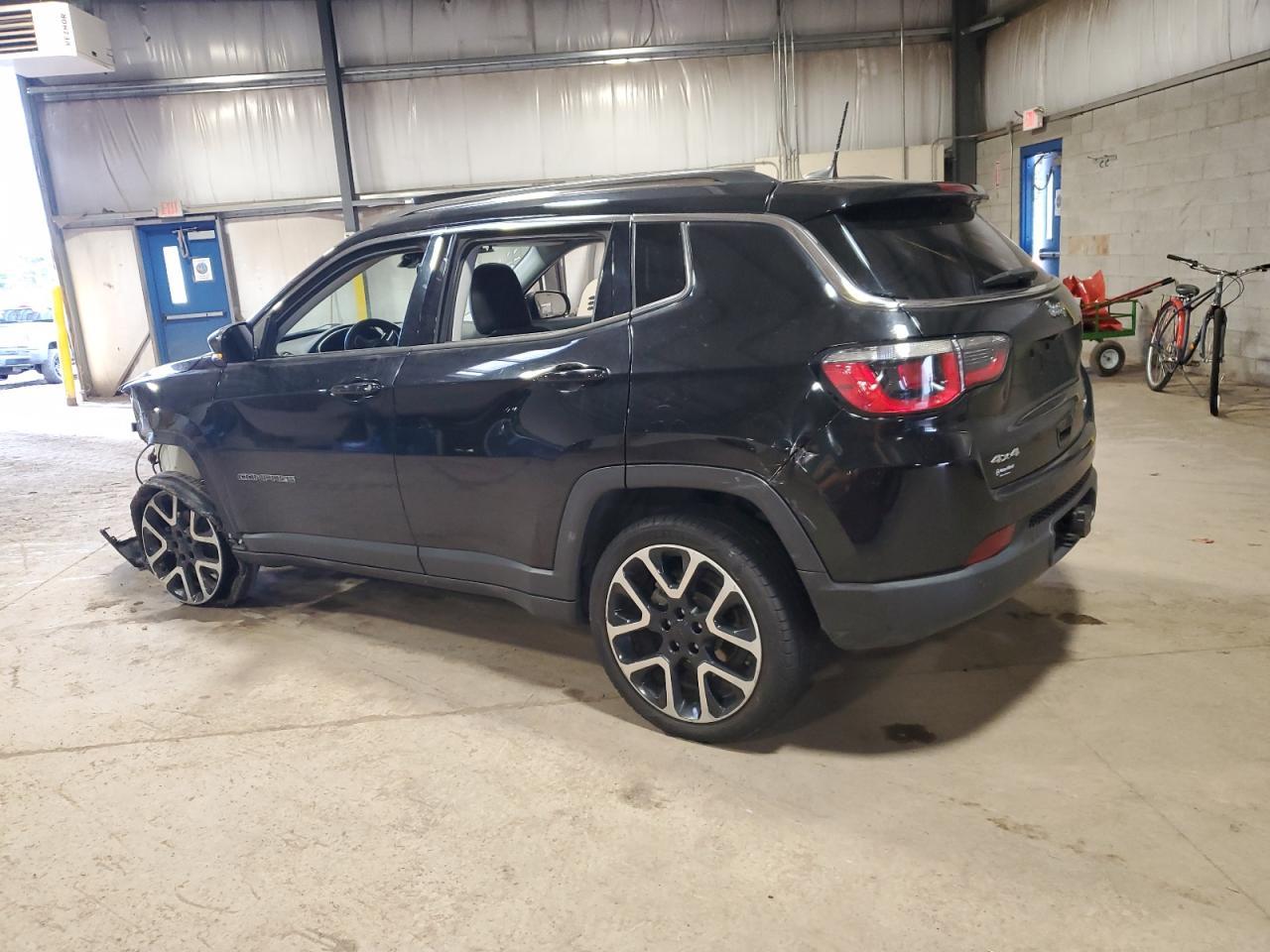 2017 Jeep Compass Limited - Фото 2
