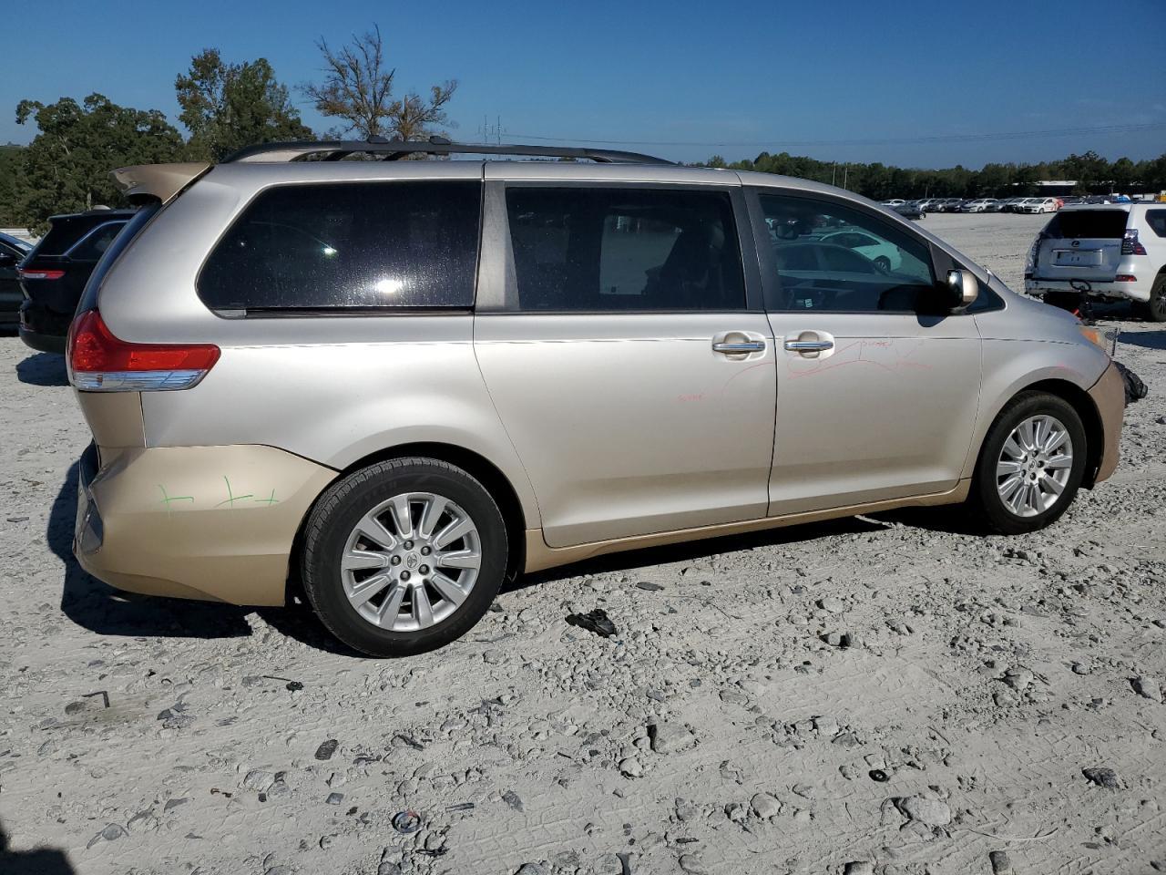 2012 Toyota Sienna Xle - Фото 3